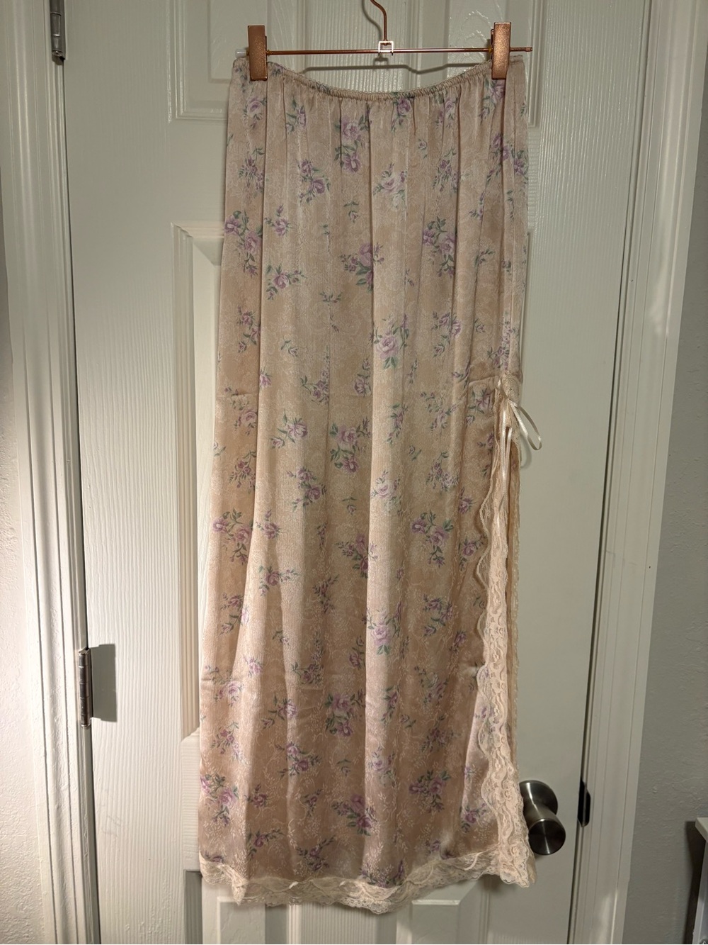 Francesca's Collections Beige Maxi Skirt with Purple Floral Print